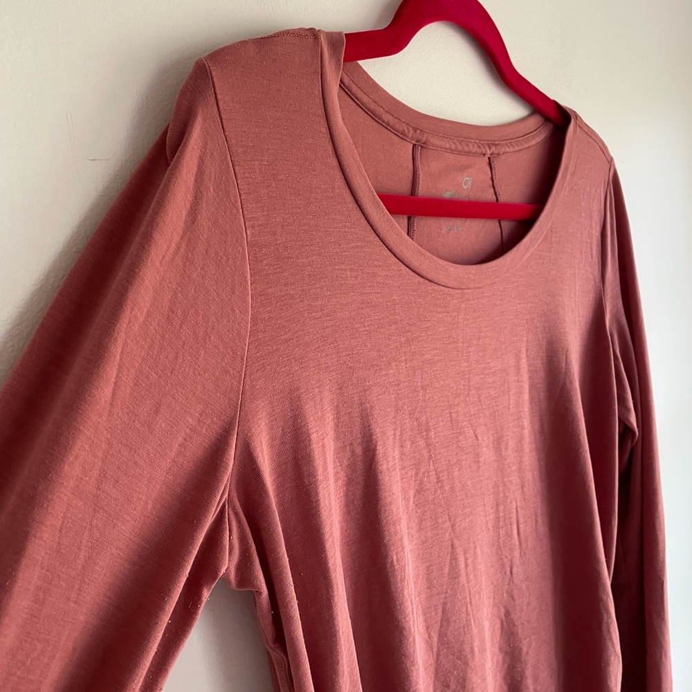 GAP Fit Long Sleeve Side Ruched Maternity Tee Size M - Picture 2 of 7
